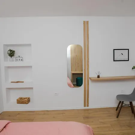 Sunny Center Apartment *