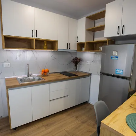 Sunny Center Apartment *