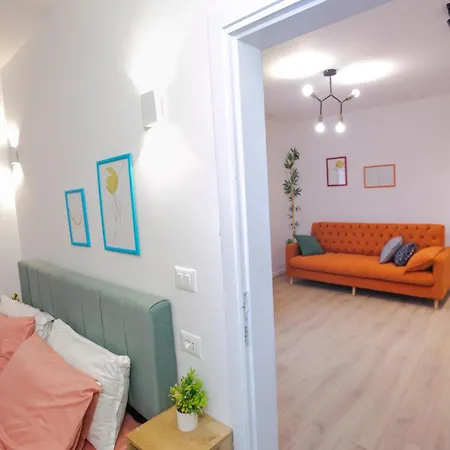 Sunny Center * Tiran