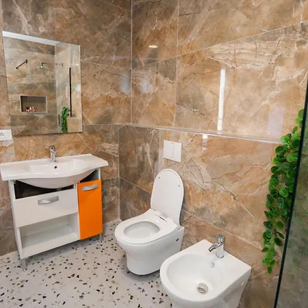 Sunny Center * Tiran